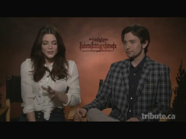 Ashley-Greene-dot-nl_BreakingDawnInterview-TributeMovies0073.jpg