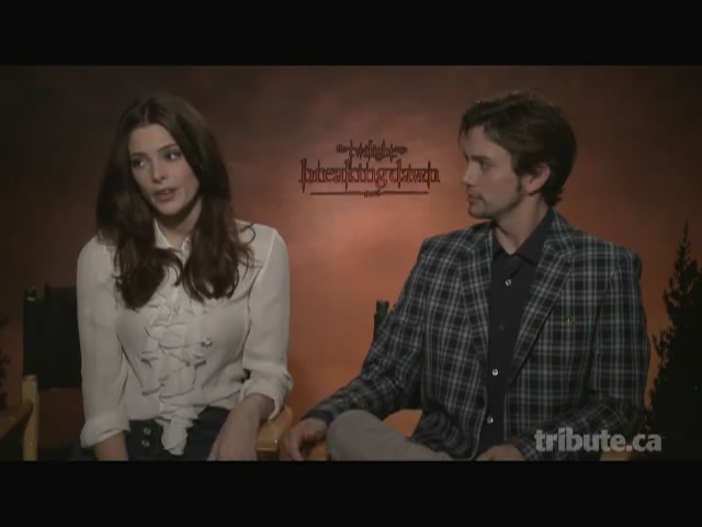 Ashley-Greene-dot-nl_BreakingDawnInterview-TributeMovies0100.jpg