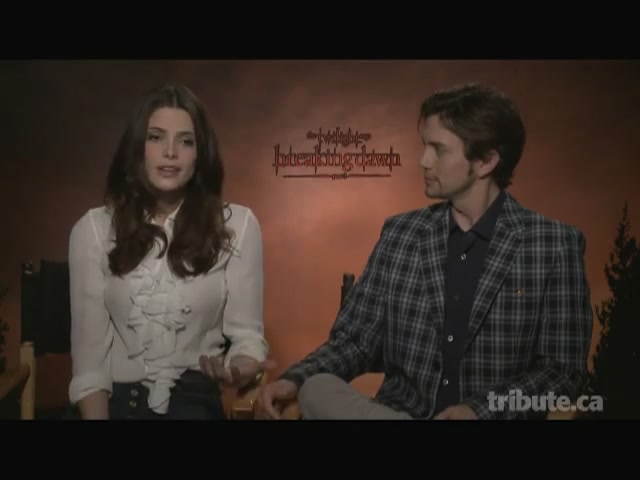 Ashley-Greene-dot-nl_BreakingDawnInterview-TributeMovies0102.jpg