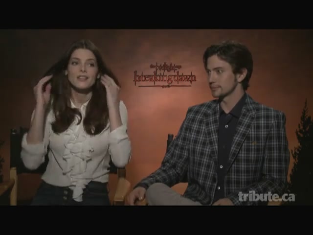 Ashley-Greene-dot-nl_BreakingDawnInterview-TributeMovies0107.jpg