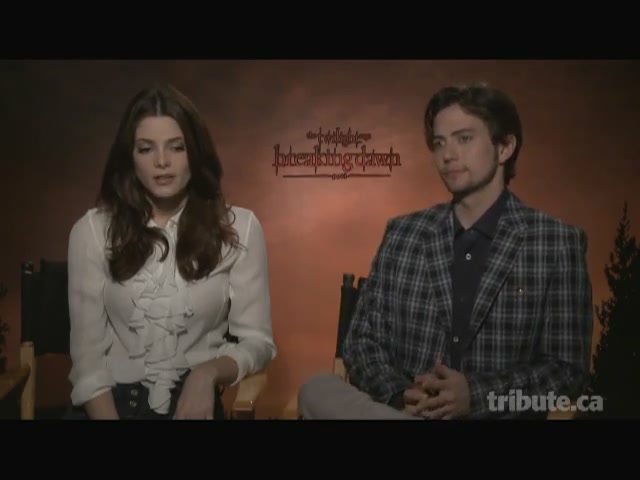 Ashley-Greene-dot-nl_BreakingDawnInterview-TributeMovies0111.jpg