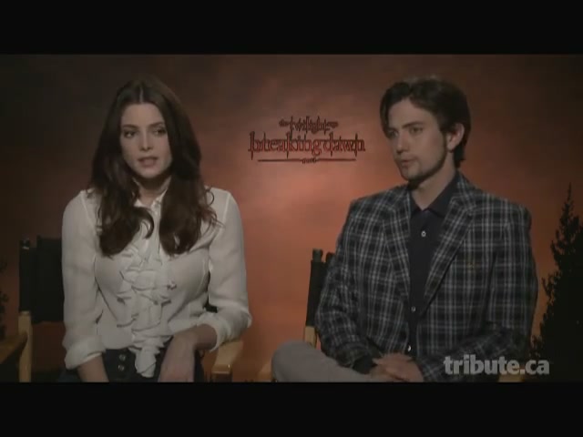 Ashley-Greene-dot-nl_BreakingDawnInterview-TributeMovies0112.jpg