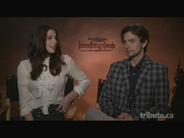 Ashley-Greene-dot-nl_BreakingDawnInterview-TributeMovies0118.jpg