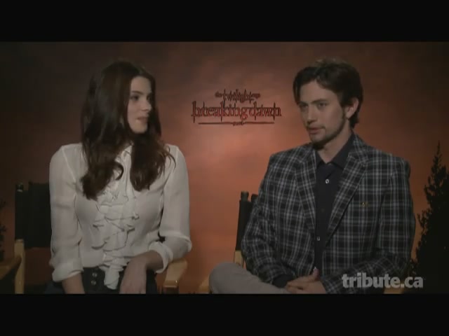 Ashley-Greene-dot-nl_BreakingDawnInterview-TributeMovies0121.jpg