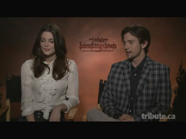 Ashley-Greene-dot-nl_BreakingDawnInterview-TributeMovies0122.jpg