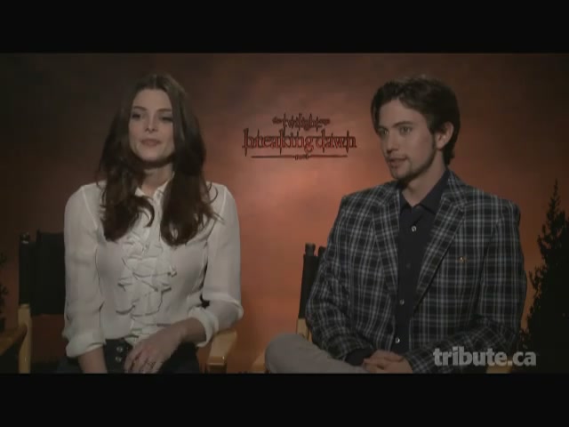 Ashley-Greene-dot-nl_BreakingDawnInterview-TributeMovies0123.jpg