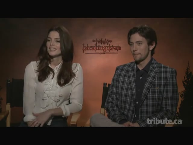 Ashley-Greene-dot-nl_BreakingDawnInterview-TributeMovies0140.jpg