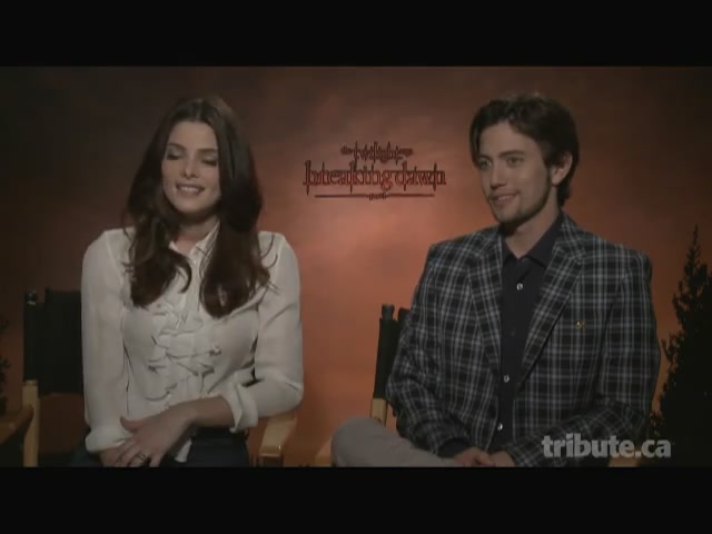 Ashley-Greene-dot-nl_BreakingDawnInterview-TributeMovies0141.jpg