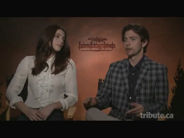 Ashley-Greene-dot-nl_BreakingDawnInterview-TributeMovies0151.jpg