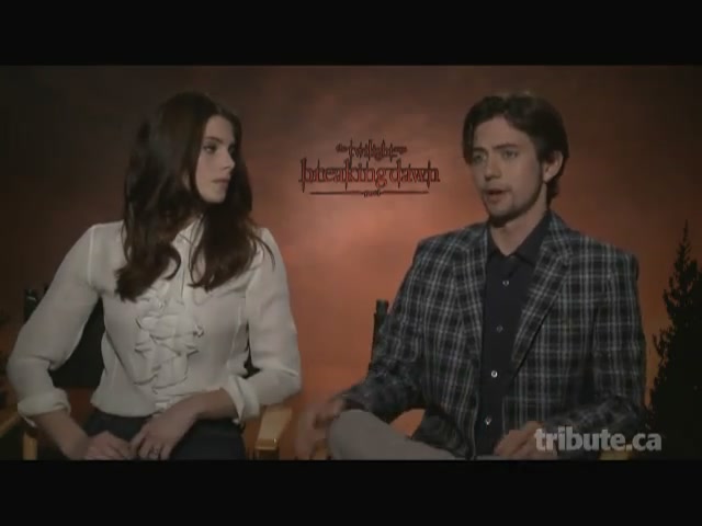 Ashley-Greene-dot-nl_BreakingDawnInterview-TributeMovies0152.jpg