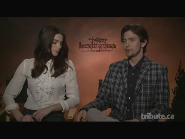 Ashley-Greene-dot-nl_BreakingDawnInterview-TributeMovies0156.jpg