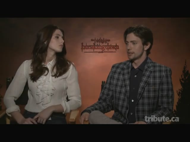 Ashley-Greene-dot-nl_BreakingDawnInterview-TributeMovies0159.jpg
