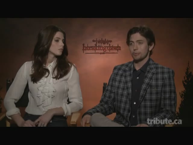 Ashley-Greene-dot-nl_BreakingDawnInterview-TributeMovies0160.jpg