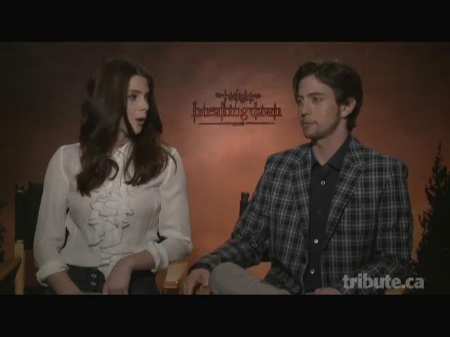 Ashley-Greene-dot-nl_BreakingDawnInterview-TributeMovies0166.jpg