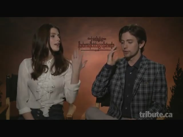 Ashley-Greene-dot-nl_BreakingDawnInterview-TributeMovies0171.jpg