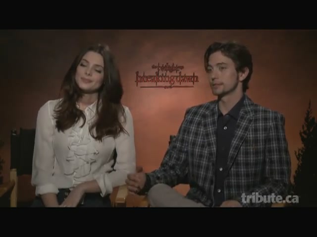 Ashley-Greene-dot-nl_BreakingDawnInterview-TributeMovies0180.jpg