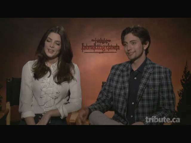 Ashley-Greene-dot-nl_BreakingDawnInterview-TributeMovies0181.jpg
