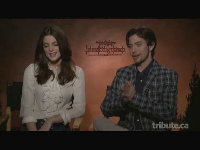 Ashley-Greene-dot-nl_BreakingDawnInterview-TributeMovies0184.jpg