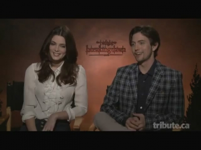 Ashley-Greene-dot-nl_BreakingDawnInterview-TributeMovies0032.jpg