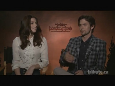 Ashley-Greene-dot-nl_BreakingDawnInterview-TributeMovies0035.jpg