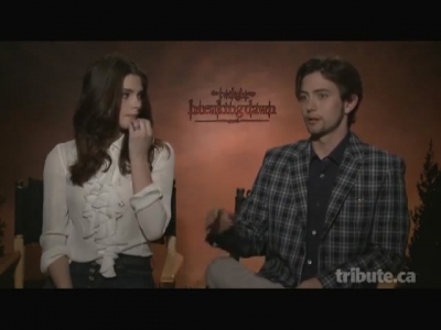 Ashley-Greene-dot-nl_BreakingDawnInterview-TributeMovies0048.jpg