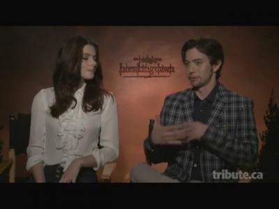 Ashley-Greene-dot-nl_BreakingDawnInterview-TributeMovies0050.jpg