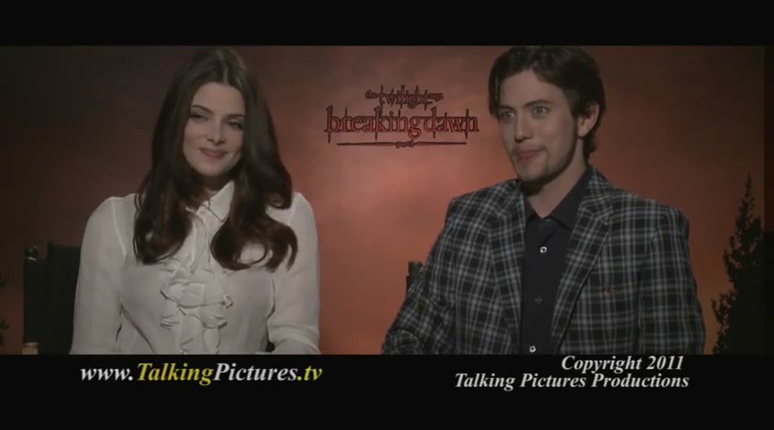 Ashley-Greene-dot-nl_BreakingDawnInterview-TvsTalkingPictures0085.jpg
