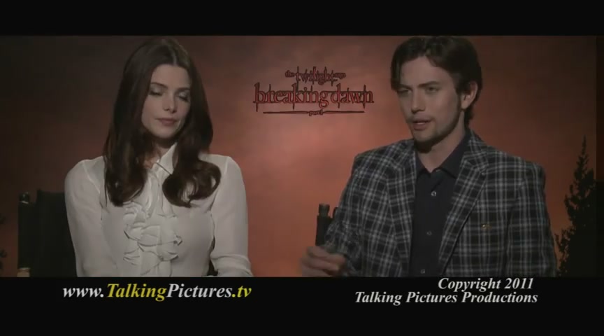Ashley-Greene-dot-nl_BreakingDawnInterview-TvsTalkingPictures0153.jpg