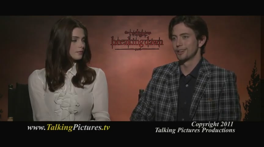 Ashley-Greene-dot-nl_BreakingDawnInterview-TvsTalkingPictures0154.jpg