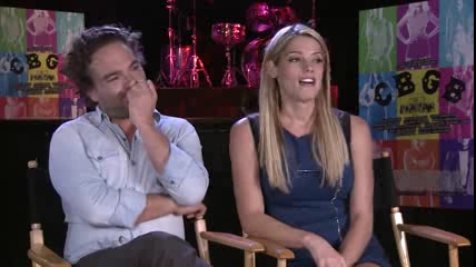 ashley-greene-dot-nl_CGBG-interviews-ClevverNews0021.jpg