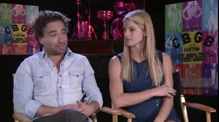 ashley-greene-dot-nl_CGBG-interviews-ClevverNews0213.jpg