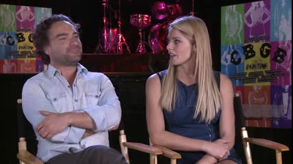 ashley-greene-dot-nl_CGBG-interviews-ClevverNews0301.jpg
