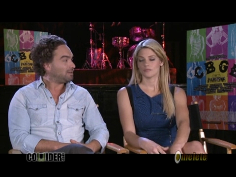 ashley-greene-dot-nl_CGBG-interviews-Collider0114.jpg