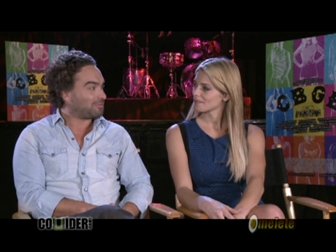 ashley-greene-dot-nl_CGBG-interviews-Collider0115.jpg