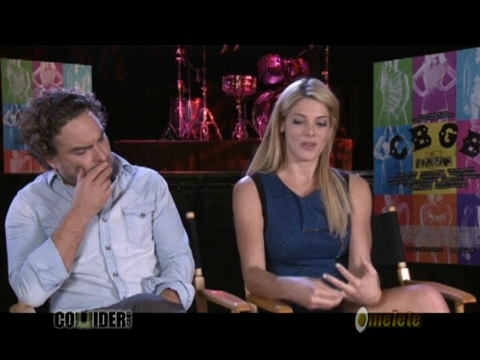ashley-greene-dot-nl_CGBG-interviews-Collider0323.jpg