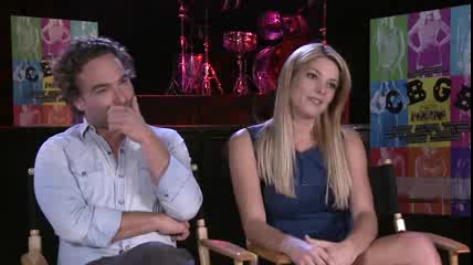 ashley-greene-dot-nl_CGBG-interviews-Screenslam0223.jpg