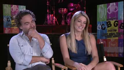 ashley-greene-dot-nl_CGBG-interviews-Screenslam0224.jpg