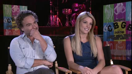 ashley-greene-dot-nl_CGBG-interviews-Screenslam0225.jpg