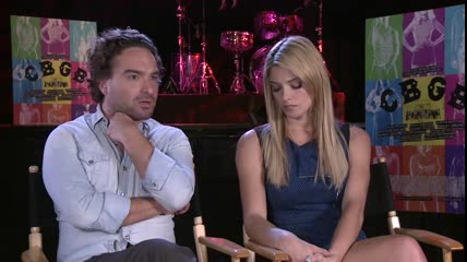 ashley-greene-dot-nl_CGBG-interviews-Screenslam0276.jpg