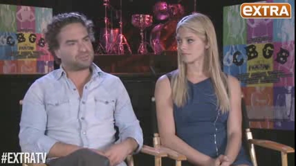 ashley-greene-dot-nl_CGBG-interviews-ExtraTV0089.jpg