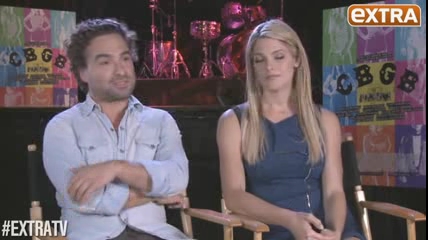 ashley-greene-dot-nl_CGBG-interviews-ExtraTV0134.jpg