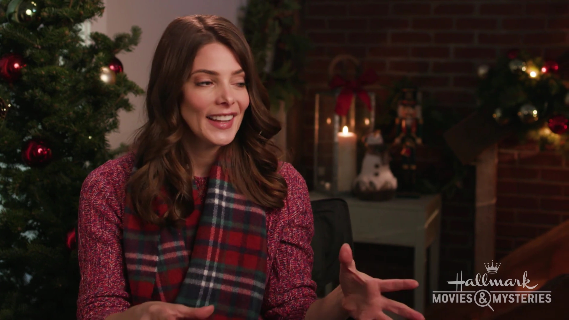 Ashley-Greene-dot-nl_Hallmark-ChristmasOnMyMind-SleighBellStories0052.jpg
