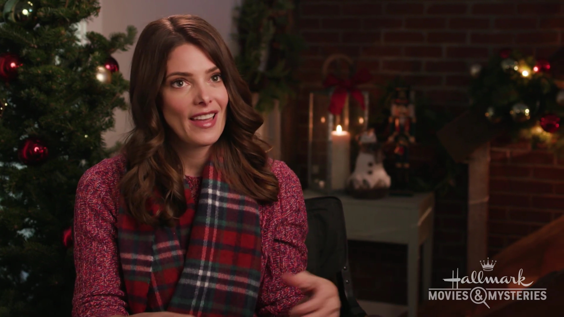 Ashley-Greene-dot-nl_Hallmark-ChristmasOnMyMind-SleighBellStories0054.jpg