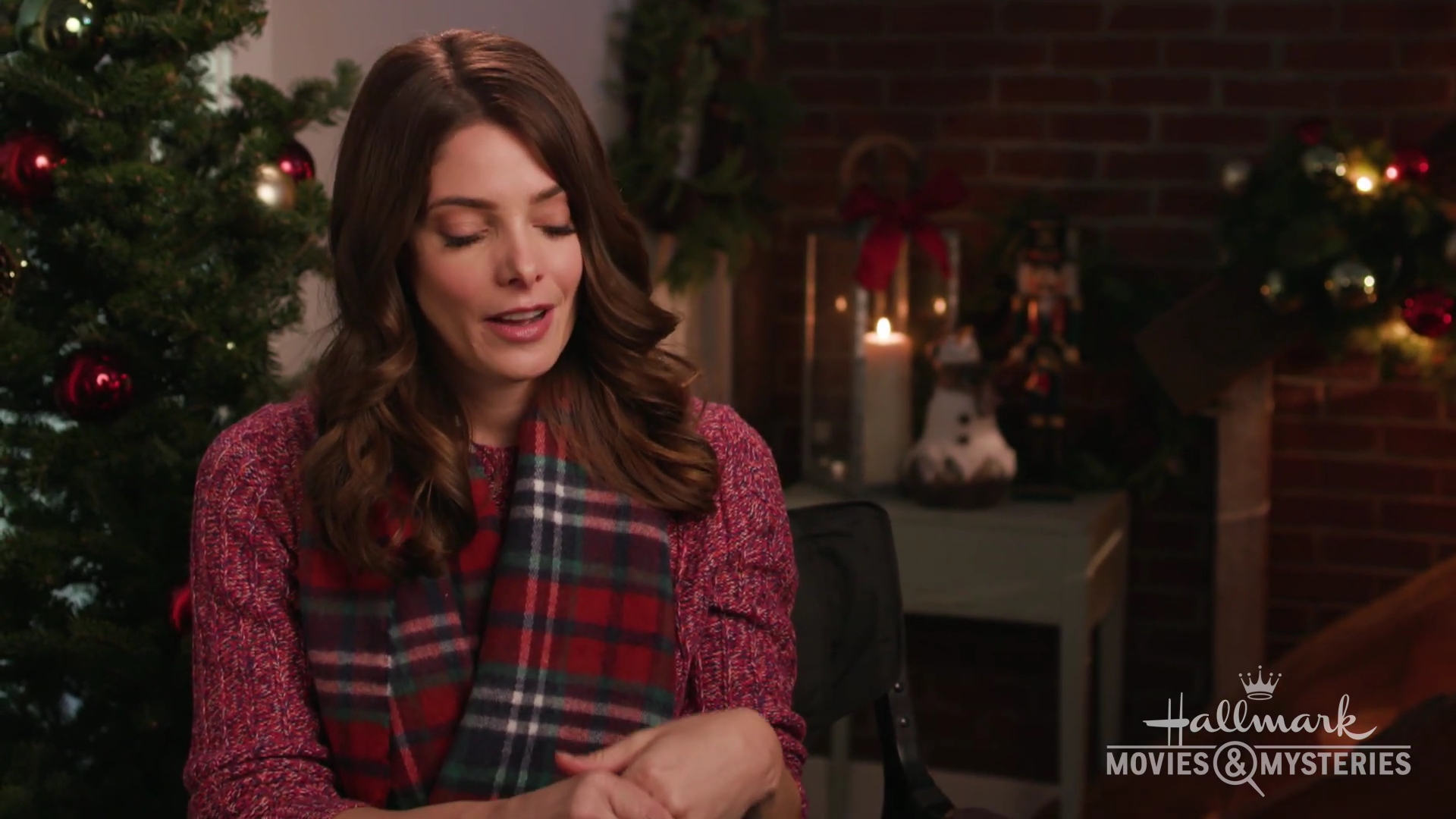 Ashley-Greene-dot-nl_Hallmark-ChristmasOnMyMind-SleighBellStories0057.jpg