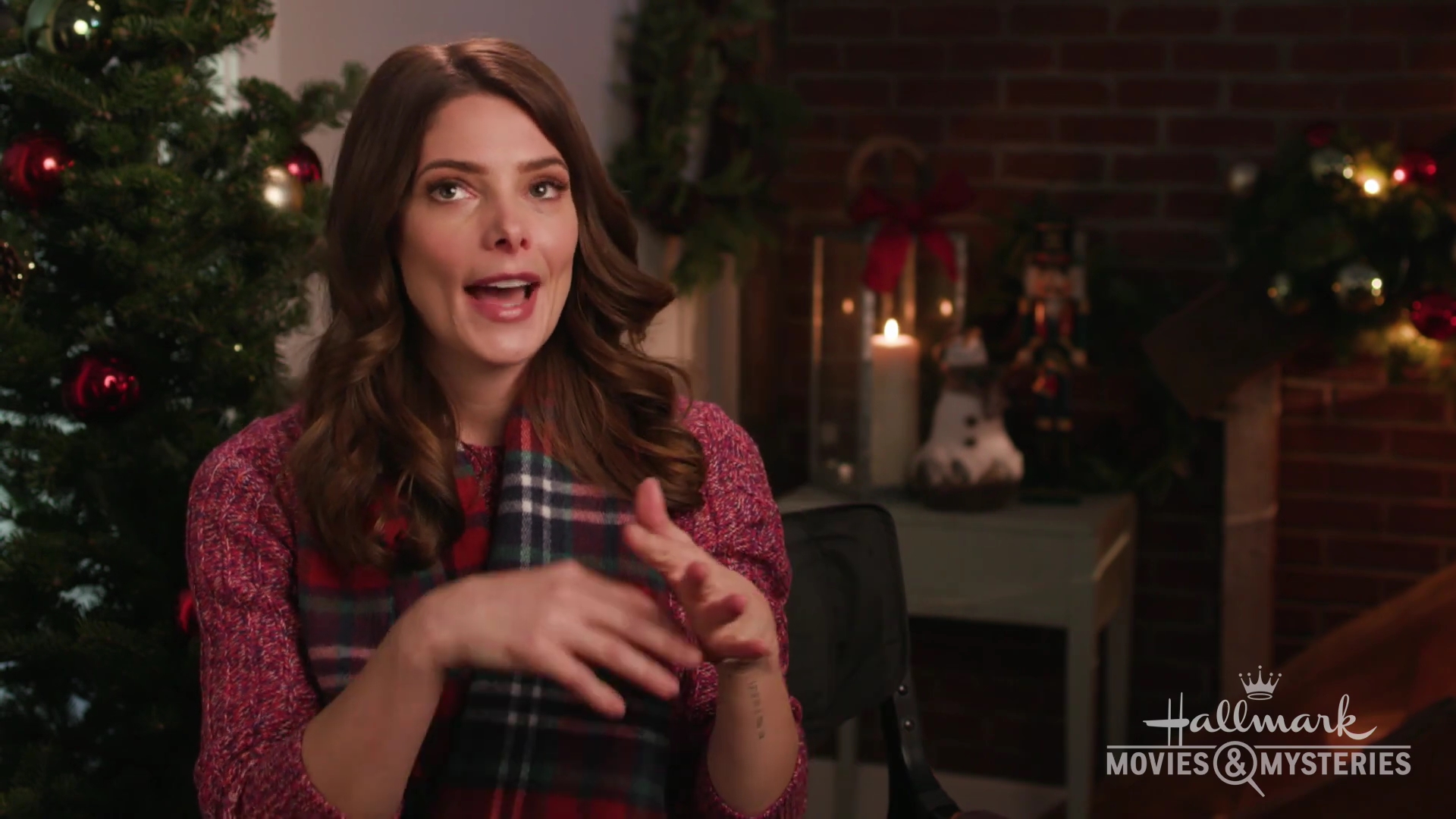Ashley-Greene-dot-nl_Hallmark-ChristmasOnMyMind-SleighBellStories0061.jpg