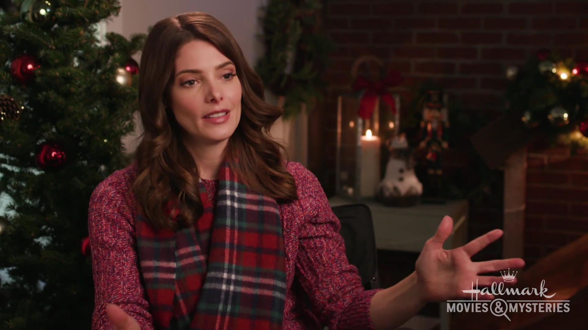 Ashley-Greene-dot-nl_Hallmark-ChristmasOnMyMind-SleighBellStories0067.jpg