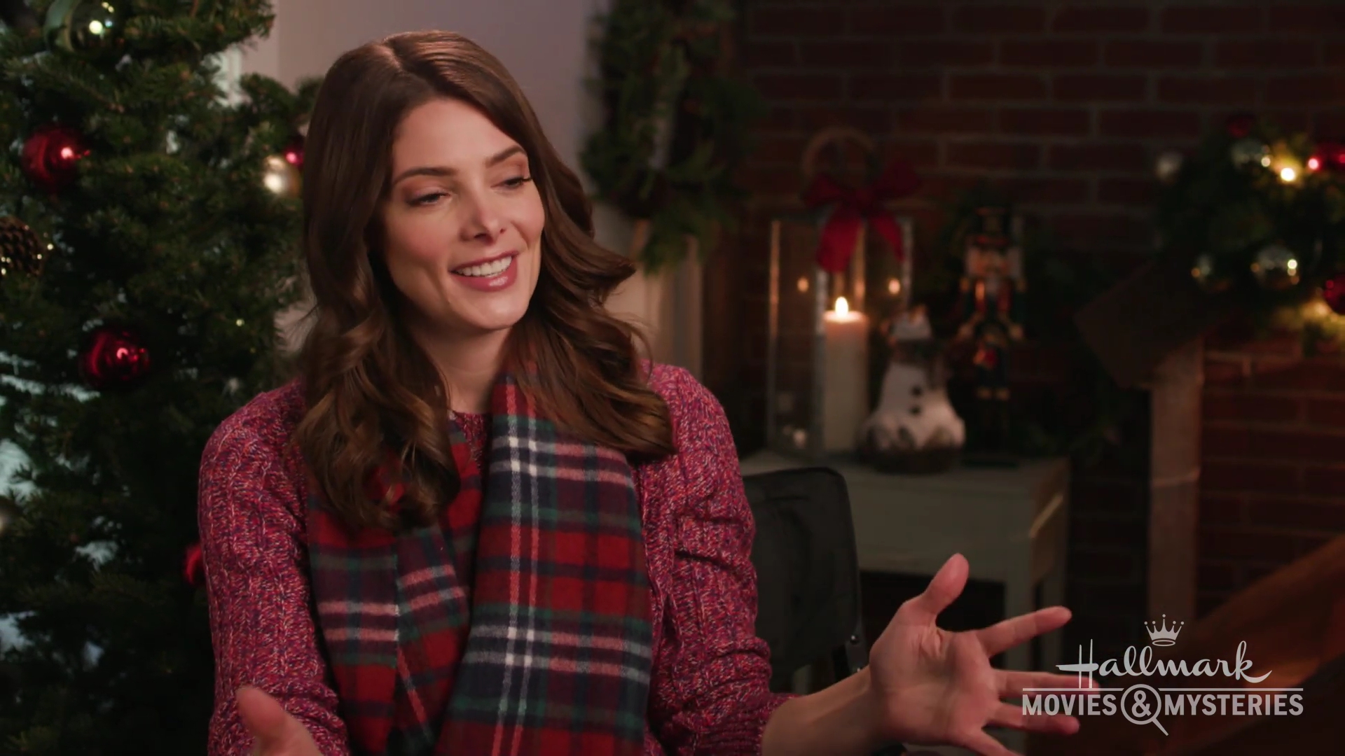 Ashley-Greene-dot-nl_Hallmark-ChristmasOnMyMind-SleighBellStories0068.jpg