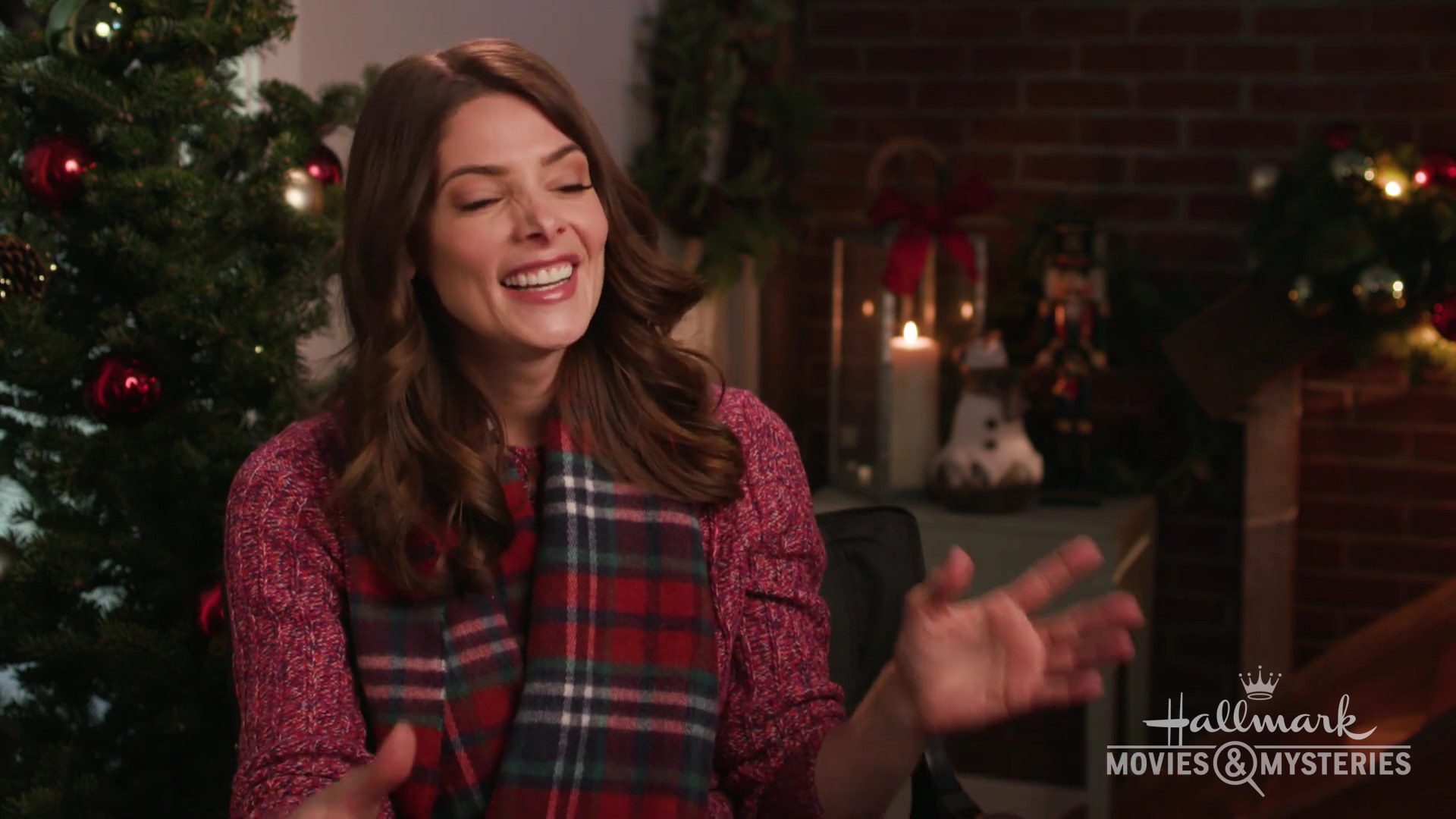 Ashley-Greene-dot-nl_Hallmark-ChristmasOnMyMind-SleighBellStories0071.jpg