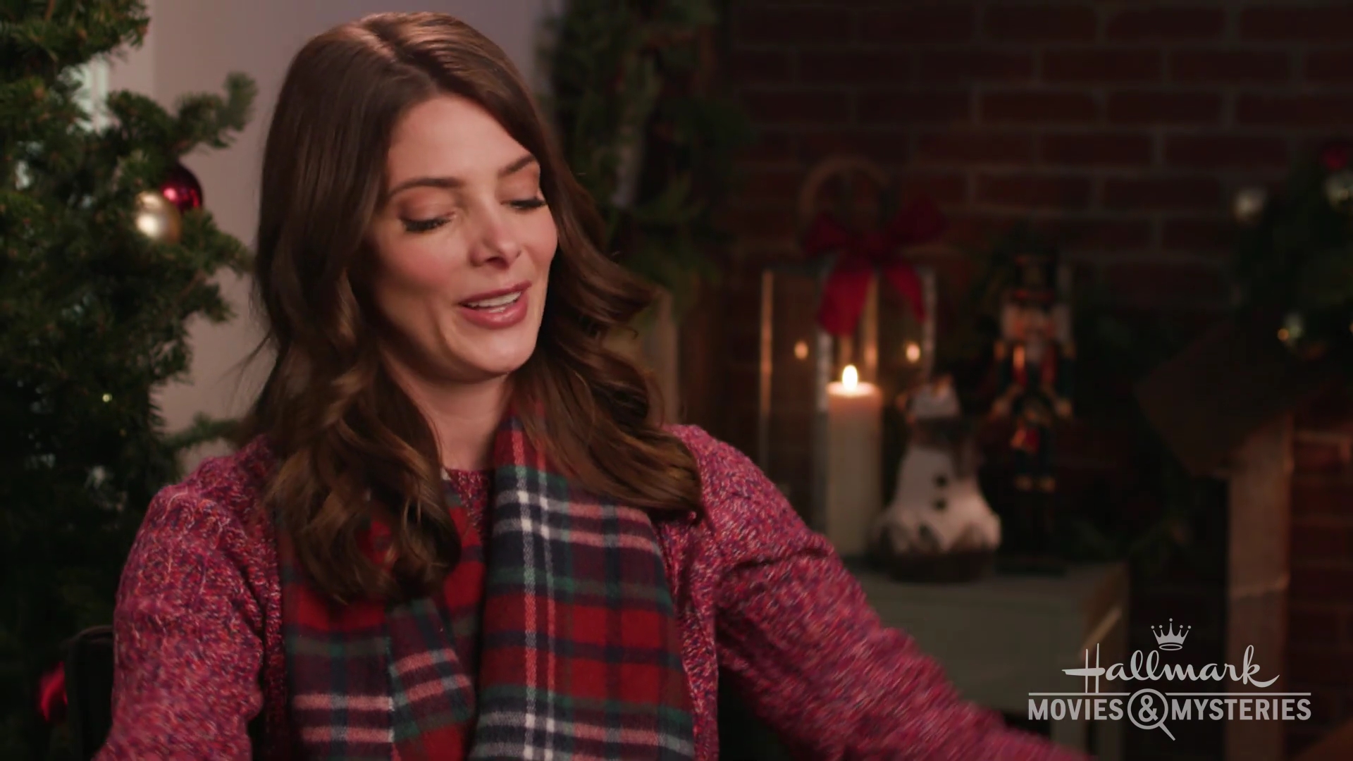 Ashley-Greene-dot-nl_Hallmark-ChristmasOnMyMind-SleighBellStories0100.jpg