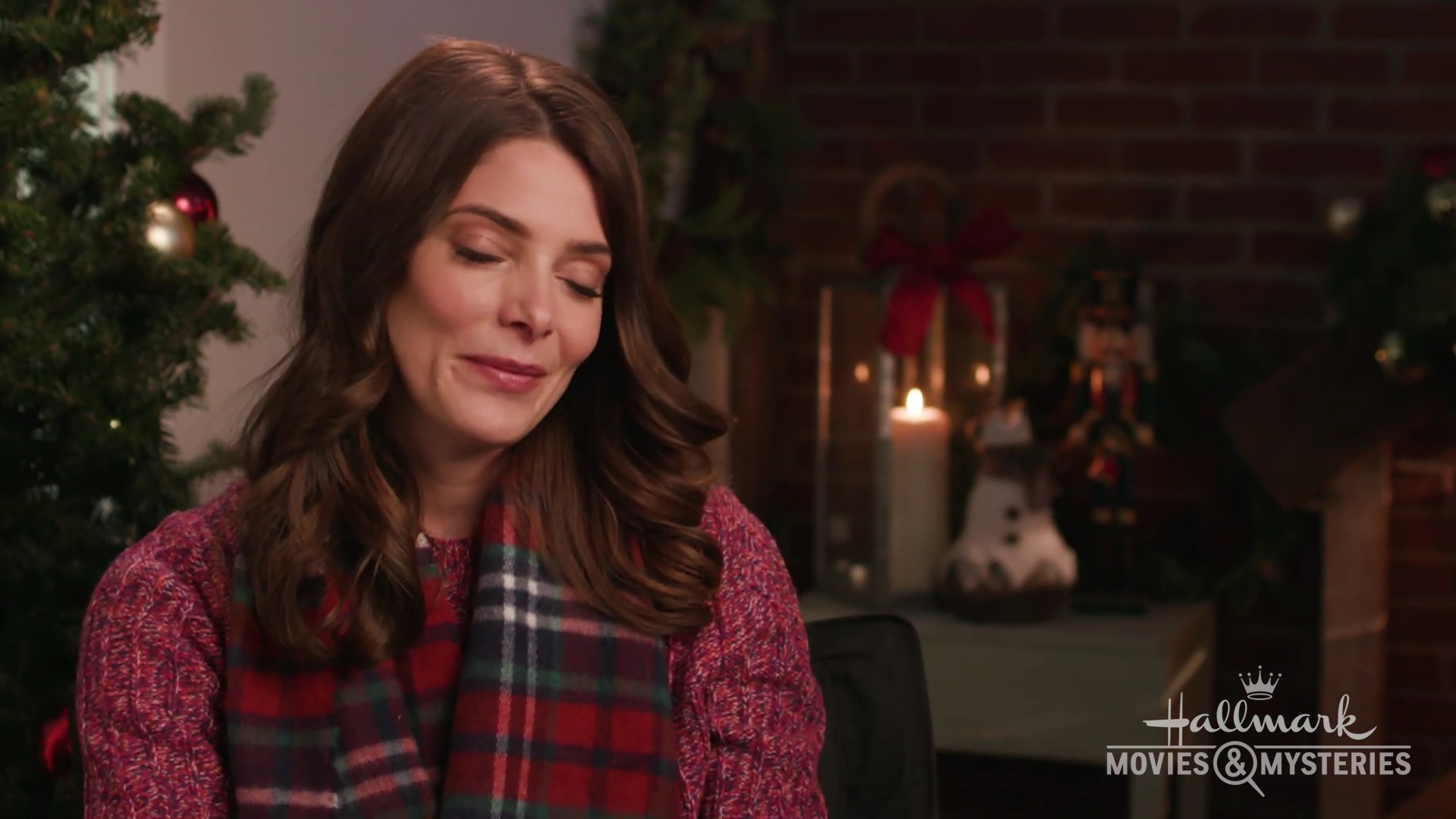 Ashley-Greene-dot-nl_Hallmark-ChristmasOnMyMind-SleighBellStories0105.jpg